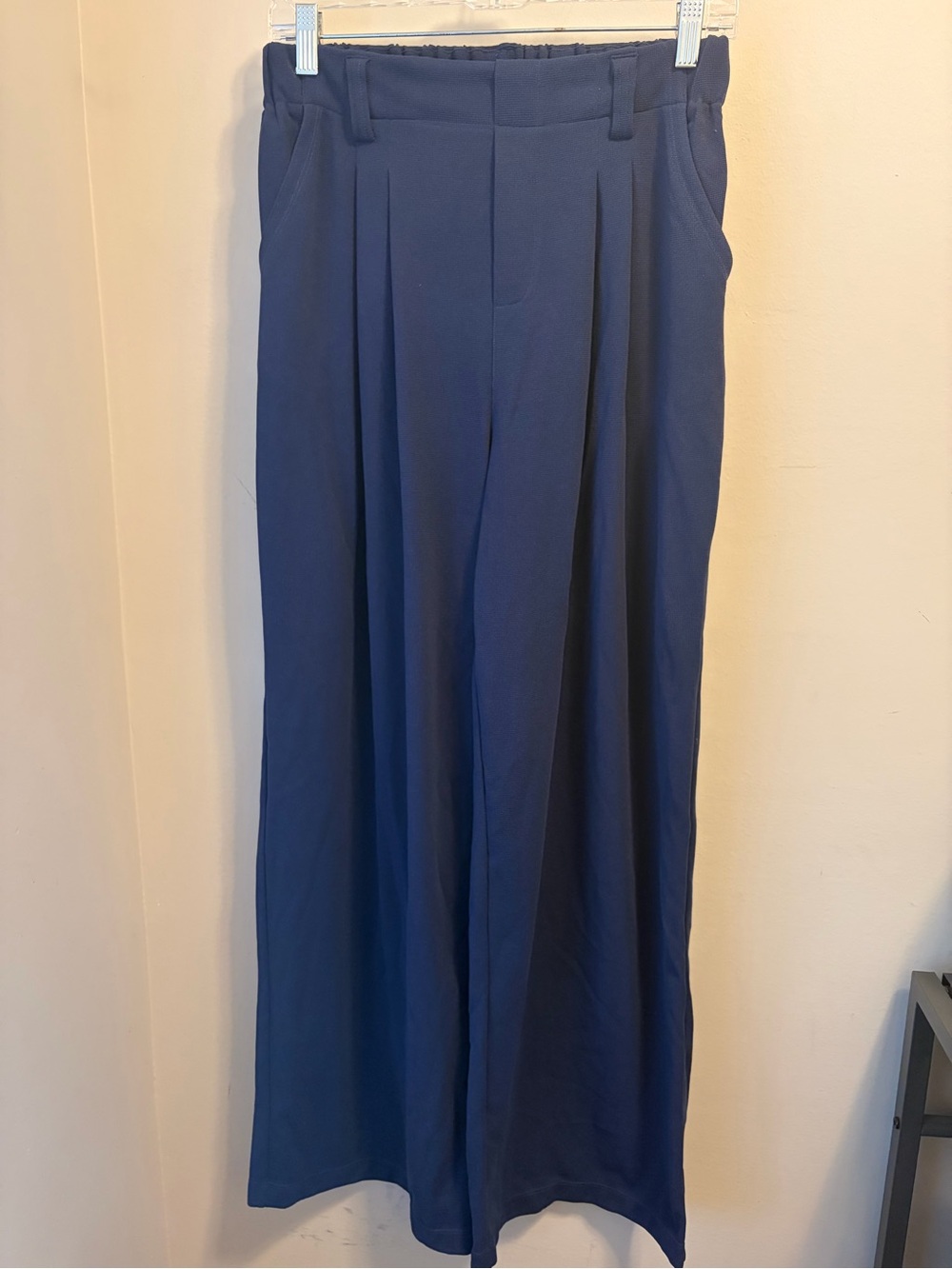 Halara Women’s M Regular Navy Wide Leg Pleated Pants Stretch Trousers NWT